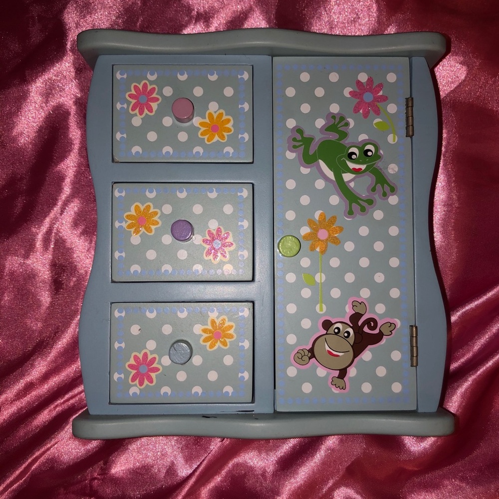 Jewelry box